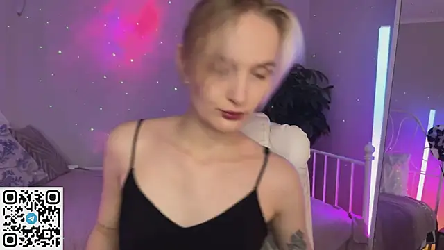 _Vikky_Moon_ webcam