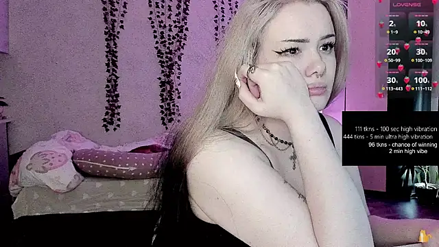 strawberry_elfcat webcam
