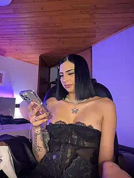 Hilary_pinkk webcam