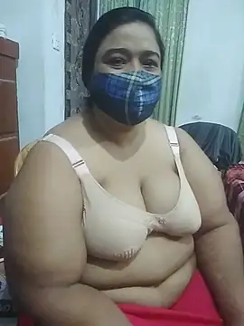 momo_loves webcam