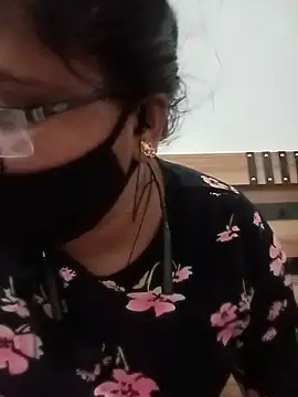 Menka_cut34 webcam