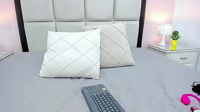 Raven_Luxx webcam