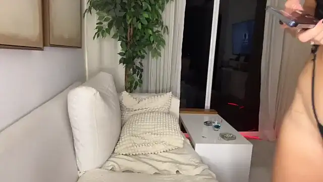 ViviGoddess webcam