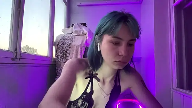 SuccubKira webcam