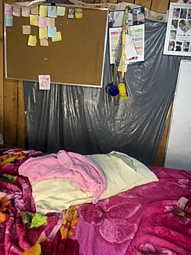 Cam-Yumi's room