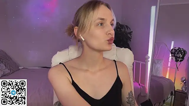 _Vikky_Moon_ webcam