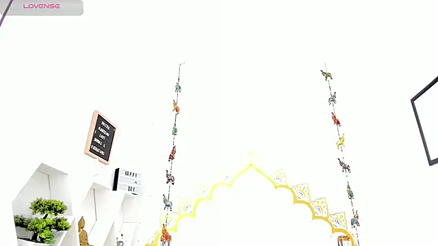 LadyNahir webcam