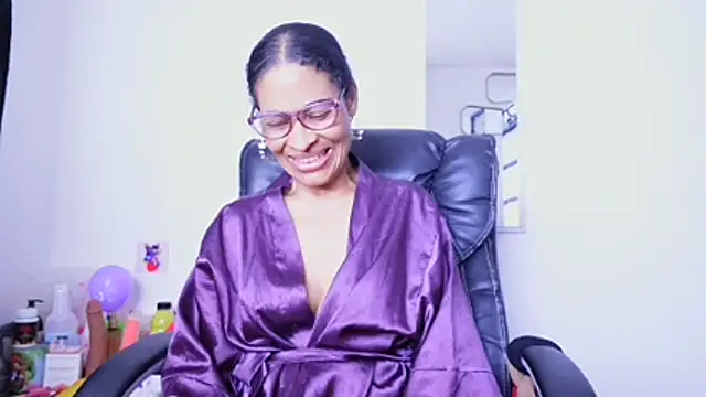 Aries_Mature webcam