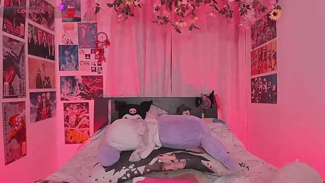 MissCurvyTop webcam