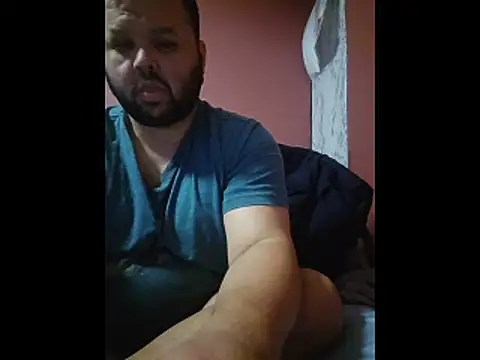 Strongbutgentle36 webcam
