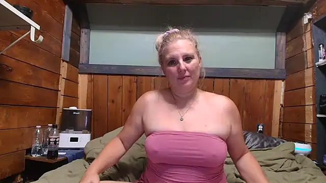 lisaxlovexxx (F mature) - Play Time!!!