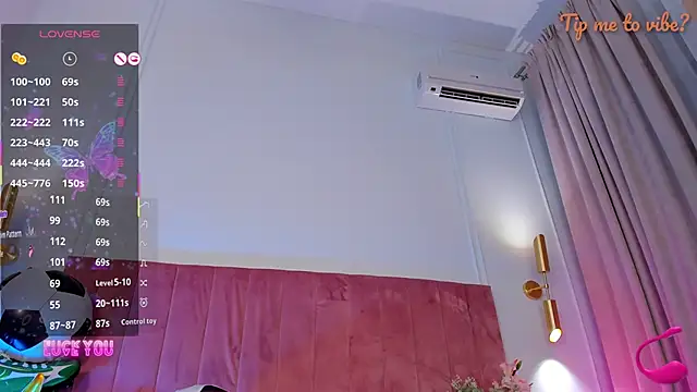 Mayzzie live cam on StripChat