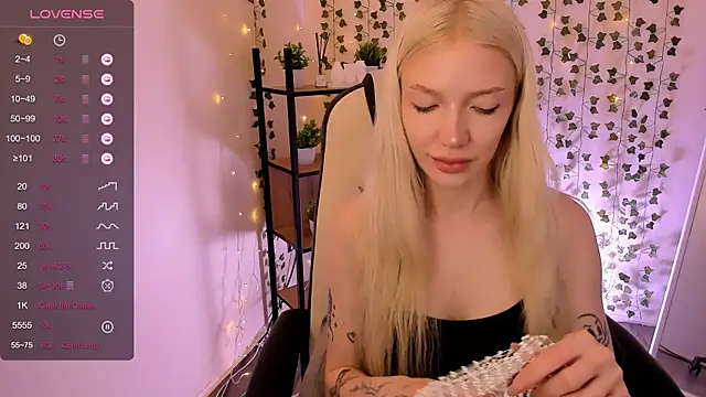 AnyaTaylor_ webcam