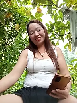 Yellow-pink webcam