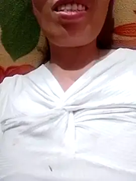Gummiesu live cam on StripChat