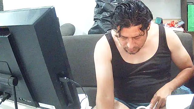 simpatico1000 live cam on StripChat