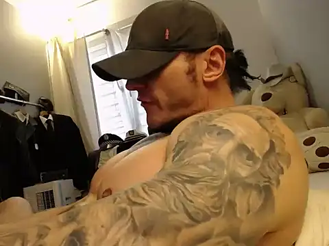 ballardbret (Ask my age) - Cock stroking, flexing, dirty talking. X