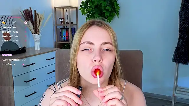 CristyHibbits live cam