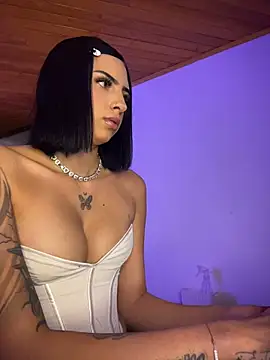 Hilary_pinkk webcam