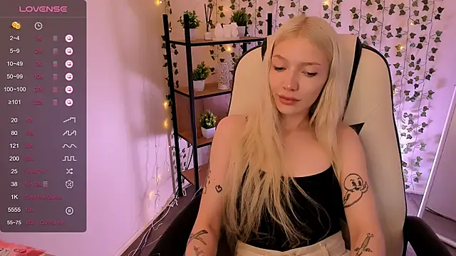 AnyaTaylor_ webcam
