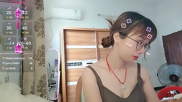 Lili_666 webcam