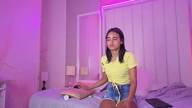 Alyana_Skinny webcam
