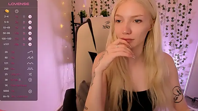 AnyaTaylor_ webcam