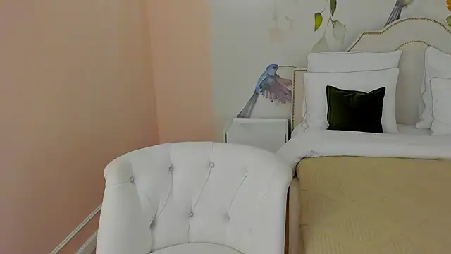 CamillaLarson webcam
