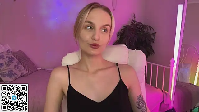 _Vikky_Moon_ webcam