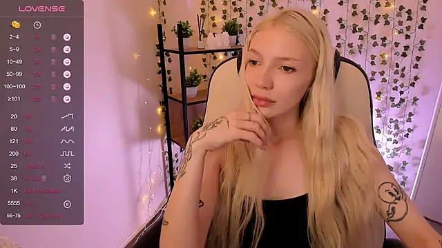 AnyaTaylor_ webcam
