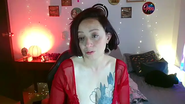 Katicalatinmilf live cam
