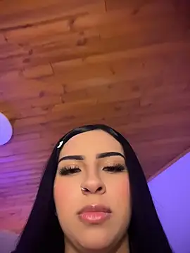 Hilary_pinkk live cam