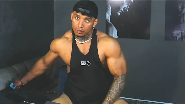 bradley_smith (M young) - flex muscle oil cun show