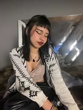 AntonellaCooper_Pink webcam