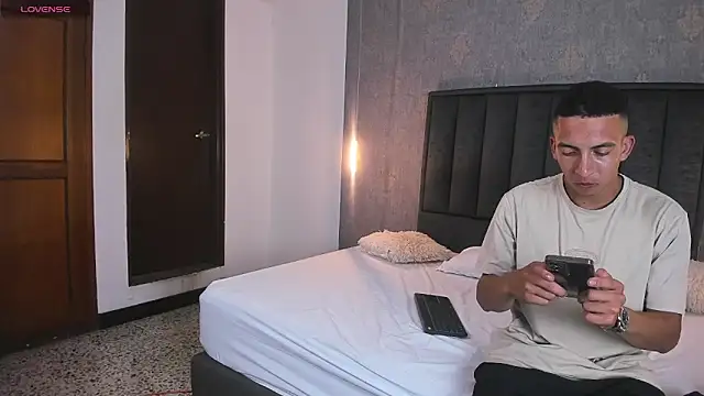 Luciano_Vega live sex cam