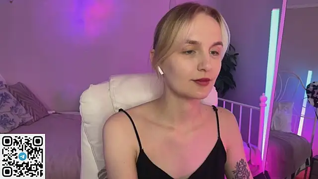 _Vikky_Moon_ webcam