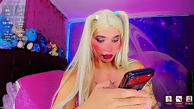Thalia_girl21's room