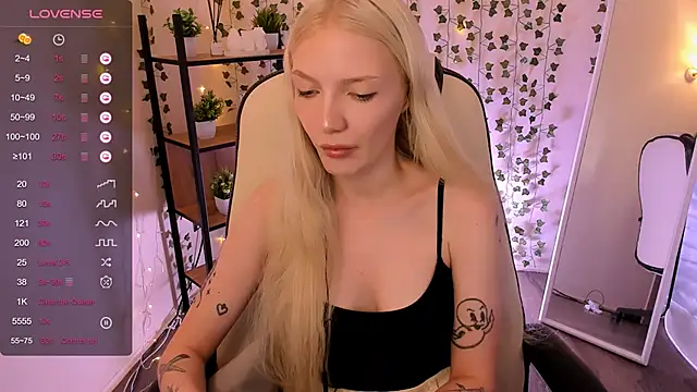 AnyaTaylor_ webcam