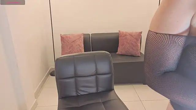 camiilaa1 live cam on StripChat