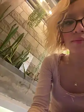 SweetBunnyGF webcam