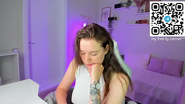 Laura_CollinsS webcam