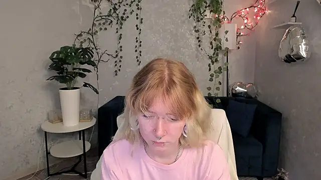 Elira_Vane webcam