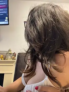 NadiraNoor live cam
