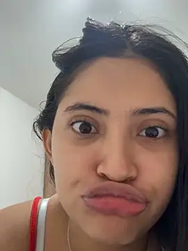Isa_squirt1 live cam