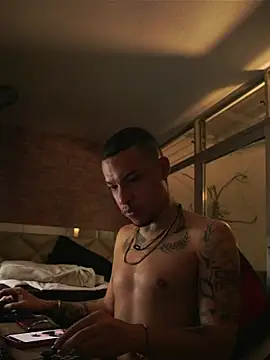 AlphaMasterXxx live cam