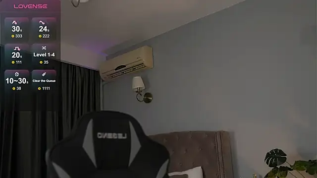 Playful_Issa live cam