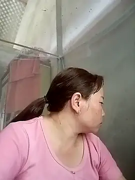 Cumhots111 live cam