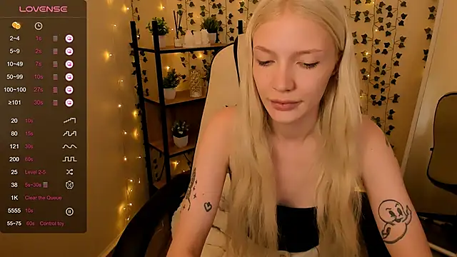 AnyaTaylor_ webcam
