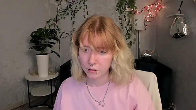 Elira_Vane webcam
