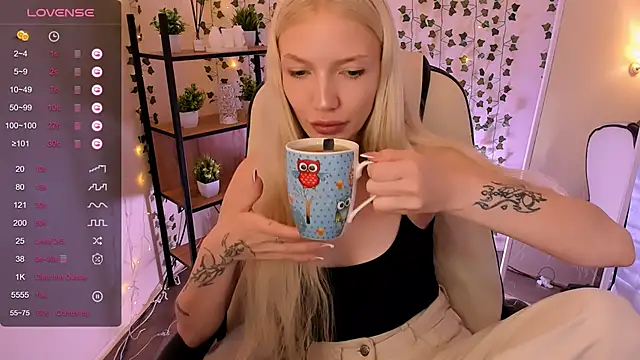 AnyaTaylor_ webcam